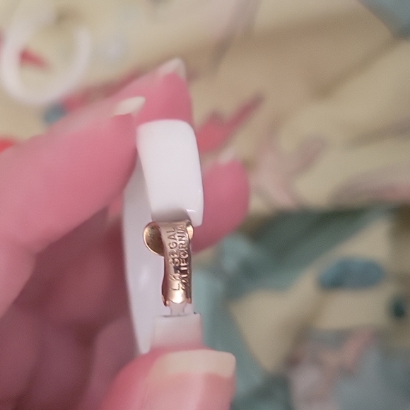 LIKE NEW Vintage Clip on earrings - Picture 4 of 4